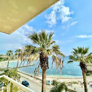 https://sjourner-toulon-superbe-appartement-vue-mer.fr-provencehotel.com