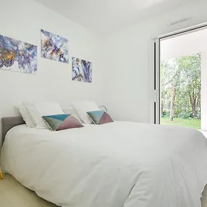 https://t3-neuf-c13-jardin-terrasse-et-piscine-accs-direct.fr-provencehotel.com